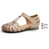 Casual schoenen 3 cm 2024 Designer Britse nieuwigheid Authentiek Ethnic Lederen Round Round Round Toes Women Sandals Hollow Summer Fashion