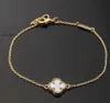 Designer Mini Necklace Van Clover Fashion Design Clover Charm 18K Gold rostfritt stål Lyxiga smyckenälskare Par Present Ladies Weddings