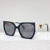 Hete SS24 dames vierkante zonnebril nieuwe retro dames designer metaal zonnebrillen bovenaan de lijn UV400 lens benen goud metaal logo luxe designer glazen met glazen kast