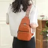 Avondtassen solide kleur pu lederen crossbody borst dames vintage veelzijdige gitaar riem sling tas dames casual mode fanny packs