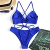 Swimwear féminin Femmes à crampons solides Bikinis sexy sets poitrine poitrine lacet deux pièces nageant la plage de la plage