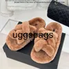 Chanells sko chanelity tofflor brun päls svart shearling criss cross glides sandal designer skor kristall c spänne päls fluffy paltform mules ull båge fläta stra