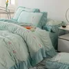 Ensembles de literie blanches Fleur romantique française Fleur Broidered Ruffle en dentelle à couette et draps de lit dans les taies d'oreiller