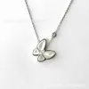 Collier de créateur Vanca Luxury Gold Chain Seiko Natural White Fritillaria Butterfly Collier pour femmes Chaîne d'os de verrouillage en or rose 18K et minimaliste