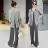 2024 Sommar Ny europeisk casual mode Solskyddsmedel Sky Silk Shirt Floor Slam Pants Three Piece Set For Women Youmi
