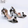 Sandalen High Heels 8 cm Luxus süße Frauen Lolita Hochzeitsschuhe Diamond Spitzen Bogene Party Cos Slingbacks Spitzer Zehen -Knöchelgurt