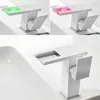 Robinets de lavabo de salle de bain LED Bascall Basin Robinet unique Boucheur à eau froide Tap RGB Couleur Changement alimenté par flux