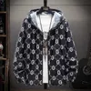 Мужские повседневные рубашки 2024 Retro Mens Corean, индивидуальная ветрозащитная машина, и осенние тенденции моды Печатные куртки солнцезащитные кремы Q240510