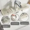 Set di accessori per bagno un tappetino a gel di silice tappetino anti-splash rampa di lavandino insaposo