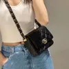 High-end kleine tas 2024 Nieuw mode vierkant vet geplooid cowhide dikke ketting diamant rooster enkele schouder crossbody echte lederen tas