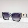 Hete SS24 dames vierkante zonnebril nieuwe retro dames designer metaal zonnebrillen bovenaan de lijn UV400 lens benen goud metaal logo luxe designer glazen met glazen kast