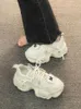Европейская станция папа обувь женщин показывают ноги маленькая ранняя весна Новая маленькая высокая высокая толстая подошва повседневная спортивная обувь 35-40 модные прохладные мягкие кроссовки обувь