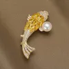 Spille fortunato Koi spilla per donne unisex unisex naturale acqua dolce perla 14k oro a pin placcata per office festa d'accesso casual accessorio regalo