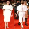 Angelina jolie schede knie lengte prom jurken met cape juweel nek rug split celebrity rode loper jurken korte formele avondjurken 331n