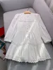2024 여름 흰색 자수 면화 드레스 긴 소매 둥근 목 버튼 싱글 가슴 캐주얼 드레스 W4A304076