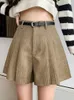 Frauen Shorts CJFHJE RETRO High Taille Cord Cord A-Line Plissee Frauen schwarz loser lässiger Winter Herbst Culottes-Tasche