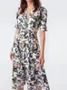 女性のブラウスクリアランス価格花柄の刺繍シャツドレススカートスウィース春夏のレディース服のさまざまなスタイル