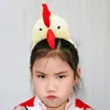 Party dostarcza zabawny kurczak na głowę na głowę na festiwale muzyczne po stocie dziewczyna Pography