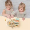 Childrens Montessori Toys Auto geschäftiger Board Baby Holzmaterialien Aktivitäten geschäftige Spiele für Babys Entwicklung Bildungsspielzeug 240510