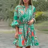 Lässige Kleiderinnen weibliche Outfits Frauen gegen Nacken ausgestattetem Ärmel Blumendruck Patchwork Taille gestufte Kleid Vestidos Verano Moda 2024