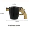 Tazze creative ceramica ceramica oro oro revolver pistola modella tazza da caffè con cucchiai design divertente manico 3d tè al latte