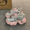 Station européenne chaussures papa femmes montrent les pieds petits nouveaux petits talons de sport épaisses de chaussures de sport décontractées à la mode