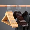 Kleiderbügel 10pcs Retro -Holz -Hemd -Kleiderbügel mit 360 ° rotierender Hakengarderobe Organizer Coat Rack für Kleiderjacke