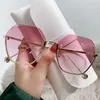 Nieuwe frameloze gesneden rand zonnebril voor vrouwen Ocean Fashion Glasses Koreaanse versie Trendy Street Foto