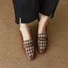 Freizeitschuhe 2024 Frühling gemischte Farbe Frauen Slip-on French Retro Slattern runde Zehenpumpen Frau Chunky Heel