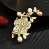 Broches élégantes Camellia blanche Cherry Blossom Broche Broch Pins Lady's Beautiful Flower Dress Dress