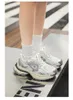 Hochhoch beliebte dicke Solltee Dad Schuhe Frauen Neue China-Chic-Schnür-Sneaker Mischfarbene Leder Paar Frühling Summer Classic Silber Dicke Sohle 2024