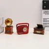 Mini Retro Radio Pianos Caméras Téléphone Modèle créatif Imitation antique Nostalgia Wireless Home Bar Desktop Decoration Crafts 240511