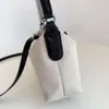 2024 Дизайнерская сумка высококачественная новая французская холст тофу сумки женская коробка для ланч -ланч сумки с одним плечом подмышка французская палка Сумка по кресто