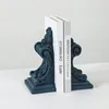 التماثيل الزخرفية كتاب البسيط على الطراز ملف وصمة العار الأوروبية المنحوتة الحلي الهندسية الداكنة الضباب الأزرق الصلبة.