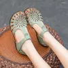 Chaussures décontractées 3cm 2024 Designer British Novelty Authentic Ethnique authentique cuir rond Round Flats Femmes Sandales Hollow Summer Fashion