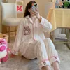 Vections de sommeil pour femmes Hiver épaissies de corail Velvet Longue à manches longues Pyjamas Set Cardigan Cartoon broderie Flanelle Pyjama Femme Femme Home