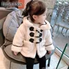 Down Coat Winter Girls Fur Jacket Baby Peuter Outsdreer Kids Warm Kleding Fashion Faux Pocket Horn Button Bag 2 tot 7 jaar