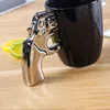 Tazze creative ceramica ceramica oro oro revolver pistola modella tazza da caffè con cucchiai design divertente manico 3d tè al latte