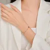 Bracelet de petite taille romain à chiffre romain de Douyin, Sentiment de niche de luxe, bijoux de main en or rose simple et délicat pour femmes