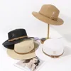 Berets zomerzon hoed Flat Top Straw Hats For Women Metal R Letter Fashionable Beach Females Travel Holidays Boater