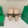 scarpe bottegaa designer vetrini sexy piatti sandali in tessuto intrecciato da donna intrecciato nappa piazza sules signore tacchi alti tacchi alti da 7 cm Dust sandalo SHO