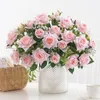 Flores decorativas Rosas artificiais realistas de longa duração com grande fidelidade de decoração de festas de casamento para pó impressionante