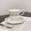 Tazze piattiere tazze da caffè rosa retrò e piattini mettono tazze da tè rosso inglese tazze in ceramica tazze squisite tazze da regalo per la casa
