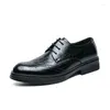 Klädskor 2024 Master Design Classic Derby Men's Leather Brogue Round Toe Business Office Wedding Wear Elegant