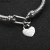 Bracelets de charme Titanium Steel Bangle Cable fil Gold Love Heart Charm Bracelet Bracelet avec fermeture de croche