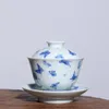 Ensembles de voiles de thé | Deux MU maintiennent le manuel de Jingdezhen à la main dessinez trois papillons dans le bol de thé Tureen sous le glaçage bleu et blanc