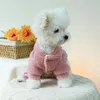 Vêtements pour chien Vêtements de couleur rose Petit coeur imprimé chaud quatre jambes en peluche et en coton épaissi des vêtements pour animaux de compagnie pour chiot combinaison