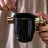 Tazze creative ceramica ceramica oro oro revolver pistola modella tazza da caffè con cucchiai design divertente manico 3d tè al latte