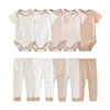 Unisex 6910pieces pamuk doğumlu bodysuitspants bebek kız giysileri setleri çizgi film baskısı kısa kollu bebek bebek kıyafetleri bebes 240511