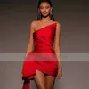 Платья по взлетно -посадочной полосе сексуальное коктейльное платье красное асимметричное ботовое атласное женское коктейльное платье 2024 Складываемое пальто без спины/столб Mini Drassl2405